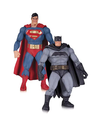 Illustration for article titled Even DC's Comic Book Figures Are Getting On The Batman v Superman Trend